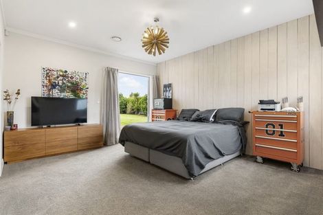 Photo of property in 104 Foster Road, Kumeu, 0891