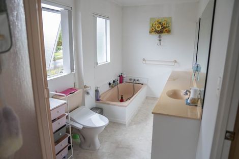 Photo of property in 13 Gala Place, Henderson, Auckland, 0612