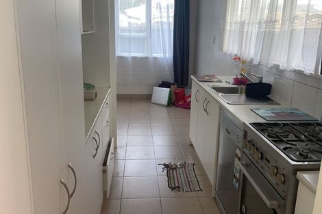 Photo of property in 11a Bamboo Grove, Kelston, Auckland, 0602