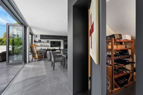 Photo of property in 116 Aikmans Road, Merivale, Christchurch, 8014