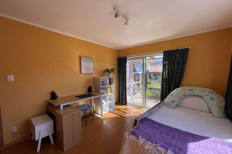 Photo of property in 21 Lisa Rise, Half Moon Bay, Auckland, 2012