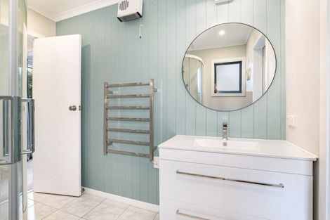 Photo of property in 10 Fenside Street, Waikanae Beach, Waikanae, 5036