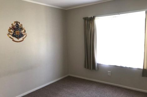 Photo of property in 2/18 Barbados Drive, Unsworth Heights, Auckland, 0632