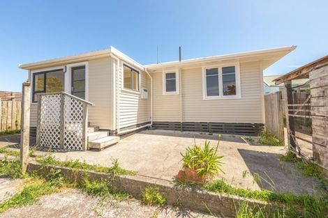 Photo of property in 12 Matai Street, Castlecliff, Whanganui, 4501
