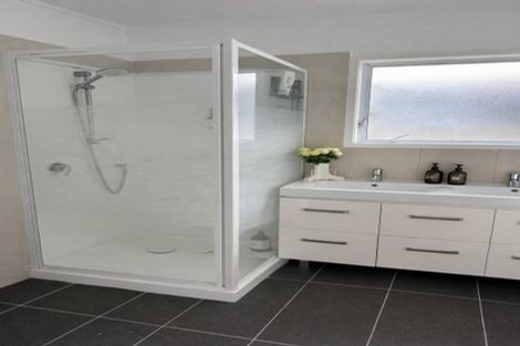 Photo of property in 33 Agincourt Street, Glenfield, Auckland, 0629