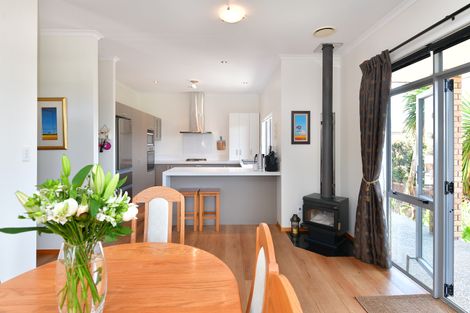 Photo of property in 10 Seamount Drive, Red Beach, 0932