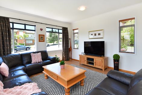 Photo of property in 10 Seamount Drive, Red Beach, 0932