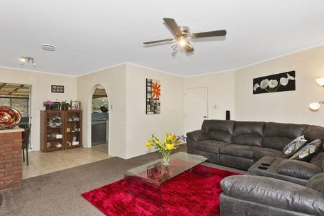 Photo of property in 22 Manapouri Place, Pakuranga Heights, Auckland, 2010