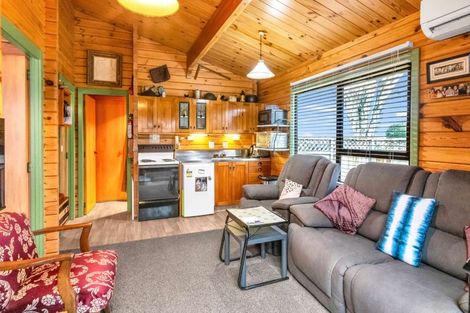 Photo of property in 39 Newburn Street, Waikaia, 9778