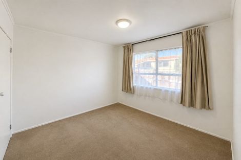 Photo of property in 1/10 Ballater Place, Highland Park, Auckland, 2010