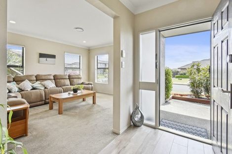 Photo of property in 25 Girvan Terrace, Wattle Downs, Auckland, 2103