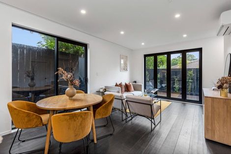 Photo of property in 15 Humariri Street, Point Chevalier, Auckland, 1022