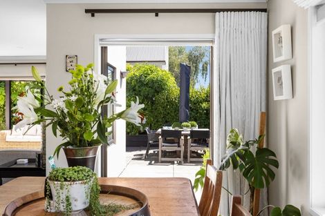 Photo of property in 2/11 Te Aute Road, Havelock North, 4130