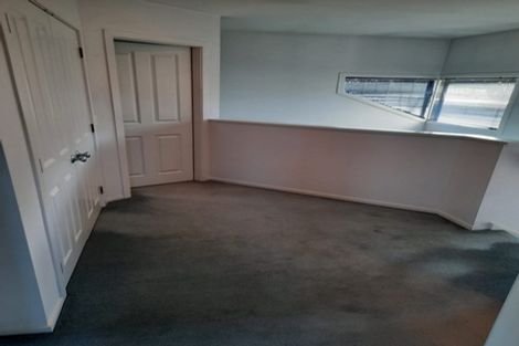 Photo of property in 8 Forbes Lane, Newlands, Wellington, 6037