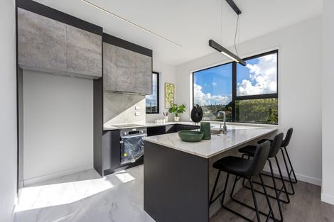 Photo of property in 19 Cedar Heights Avenue, Massey, Auckland, 0614