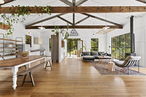 Photo of property in 18-22 Dixon Street, Oakura, 4314