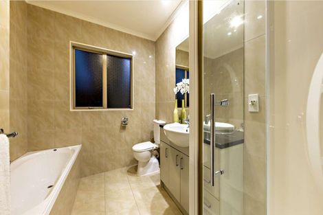 Photo of property in 2 Moravale Lane, Flat Bush, Auckland, 2016