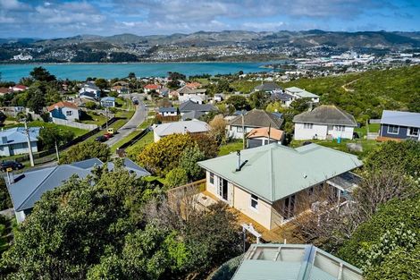 Photo of property in 10 Hiwi Crescent, Titahi Bay, Porirua, 5022