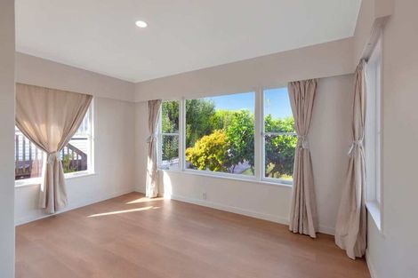 Photo of property in 5 Hillcrest Grove, Hillpark, Auckland, 2102