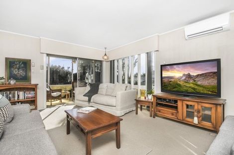 Photo of property in 8 Mccall Place, Opaheke, Papakura, 2113