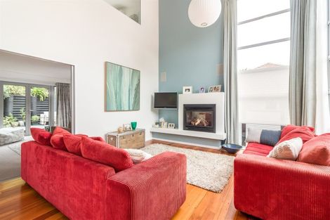 Photo of property in 18 Dalefield Drive, Cashmere, Christchurch, 8022