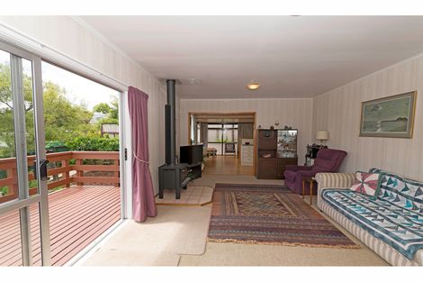 Photo of property in 23 Robert Burke Place, Henderson, Auckland, 0612