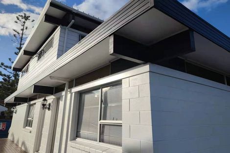 Photo of property in 60 Chelsea View Drive, Chatswood, Auckland, 0626