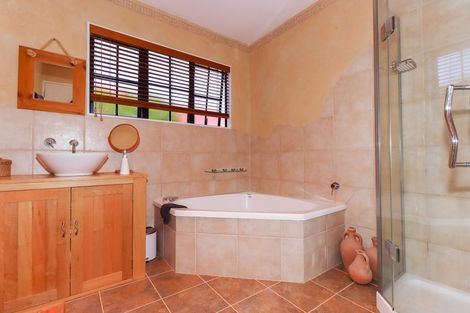 Photo of property in 16 La Lena Grove, Fitzherbert, Palmerston North, 4410