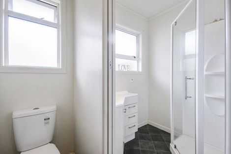 Photo of property in 20 Peachgrove Road, Te Atatu Peninsula, Auckland, 0610