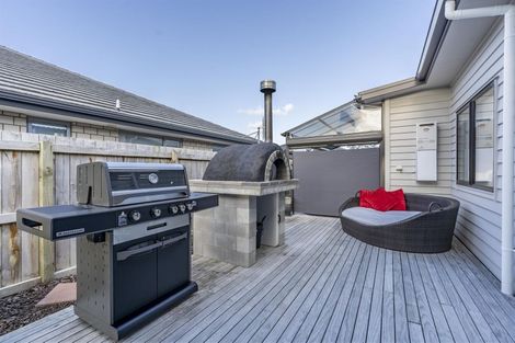 Photo of property in 15 Van Rixel Drive, Kumeu, 0810