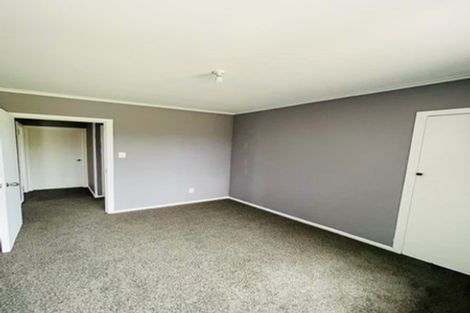 Photo of property in 106 Cobham Crescent, Kelston, Auckland, 0602