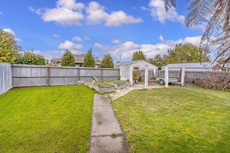 Photo of property in 18 Oakfield Street, Burnside, Christchurch, 8053