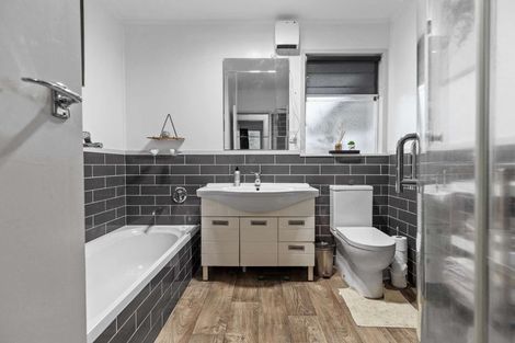 Photo of property in 13 Logan Street, Fairy Springs, Rotorua, 3015