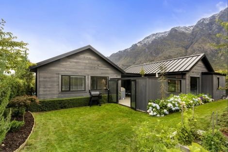 Photo of property in 27 Pendeen Crescent, Jacks Point, Queenstown, 9371