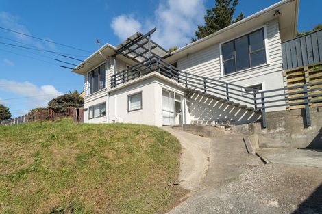 Photo of property in 35 Waiho Terrace, Elsdon, Porirua, 5022