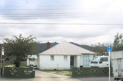 Photo of property in 11 Savage Crescent, Upper Hutt Central, Upper Hutt, 5018