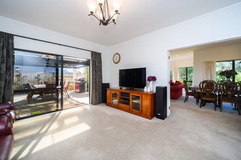 Photo of property in 121 Summerhill Drive, Fitzherbert, Palmerston North, 4410