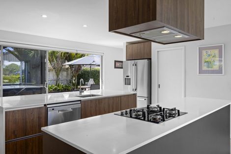 Photo of property in 8 Wentworth Lane, Waiwhakaiho, New Plymouth, 4312