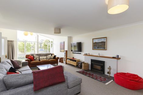 Photo of property in 2 Williams Terrace, Fitzherbert, Palmerston North, 4410