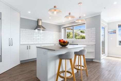 Photo of property in 14 Canary Way, Whitby, Porirua, 5024