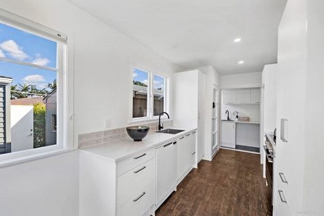 Photo of property in 56 Dale Crescent, Pakuranga, Auckland, 2010