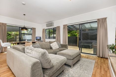 Photo of property in 3a Domain Road, Weymouth, Auckland, 2103