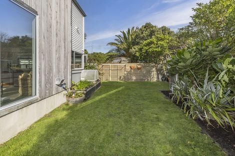 Photo of property in 5 Boardwalk Lane, Seatoun, Wellington, 6022