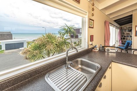 Photo of property in 4 Kapiti Terrace, Castlecliff, Whanganui, 4501