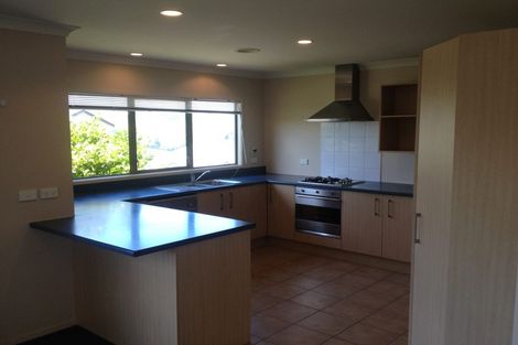 Photo of property in 76 Erlestoke Crescent, Churton Park, Wellington, 6037