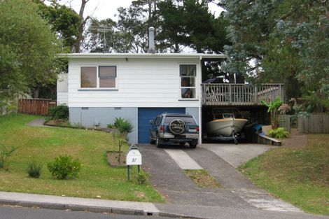 Photo of property in 37 Tamahere Drive, Glenfield, Auckland, 0629