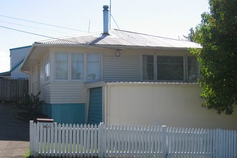 Photo of property in 1/8 Rickards Place, New Lynn, Auckland, 0600