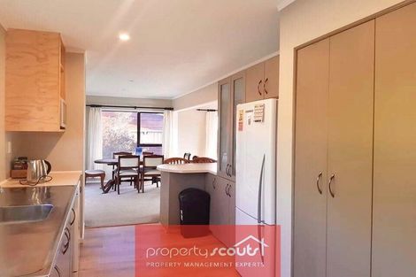 Photo of property in 10 Lindaver Grove, Merrilands, New Plymouth, 4312