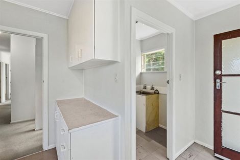 Photo of property in 71 Lyons Avenue, Murrays Bay, Auckland, 0630