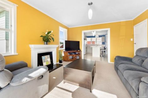 Photo of property in 17 Tamariki Avenue, Kelston, Auckland, 0602